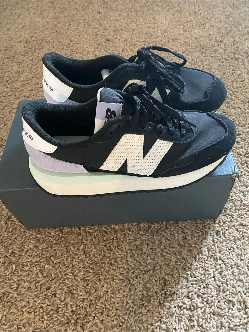 SALE‼️New Balance Women's Black Sneakers with White and Pastel Accents